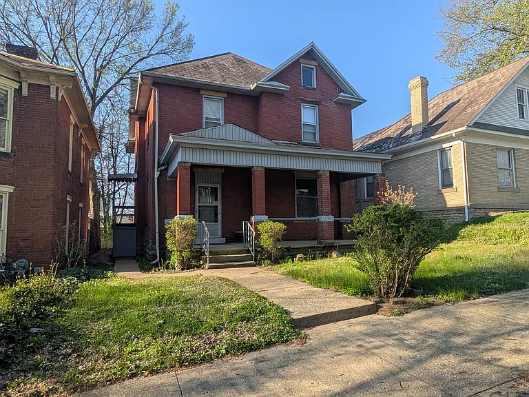 342 E Chestnut St — Photo 1