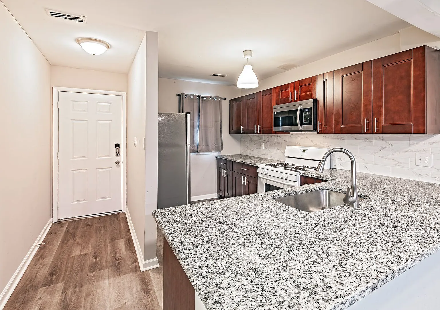 3 bedroom, 1.5 bath home in Bear, DE — Photo 3