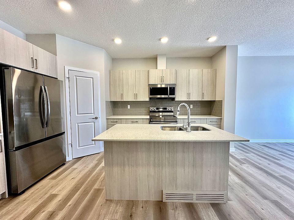 1st image of 2205 Muckleplum Cres SW