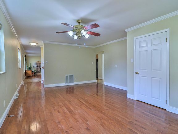 5th image of 3934 Beverly Pl