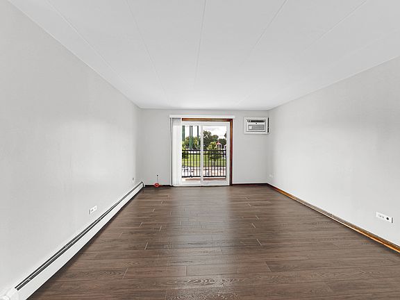 3rd image of 10430 Ridgeland Ave APT 6