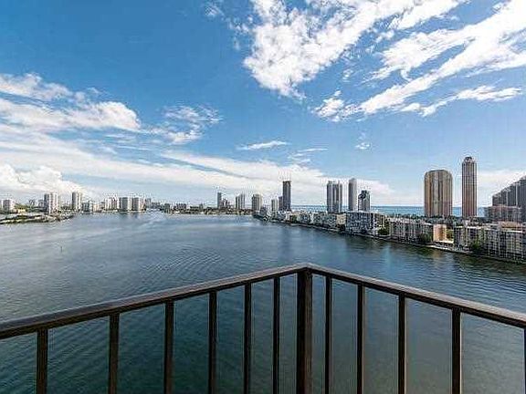 4th image of 301 174th St APT 2018