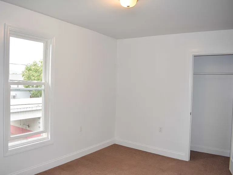 316-318 N Henderson St — Photo 24