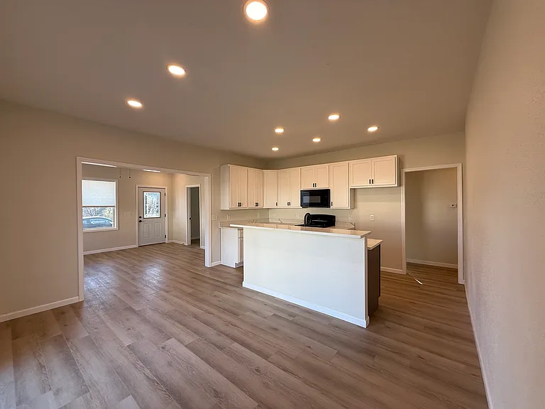 211 Frisco St — Photo 8