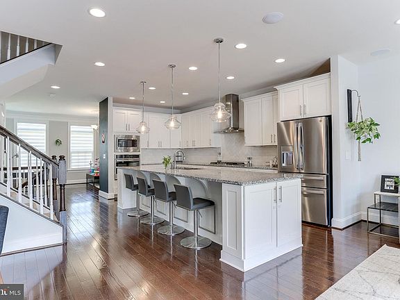 3rd image of 7081 Darbey Knoll Dr