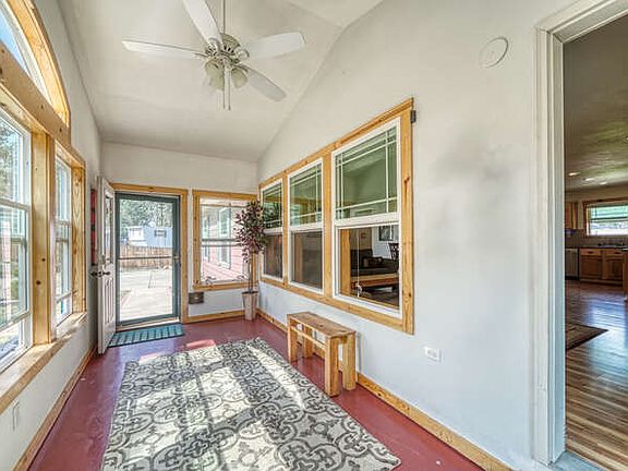 3rd image of 1075 S Woodland Ave
