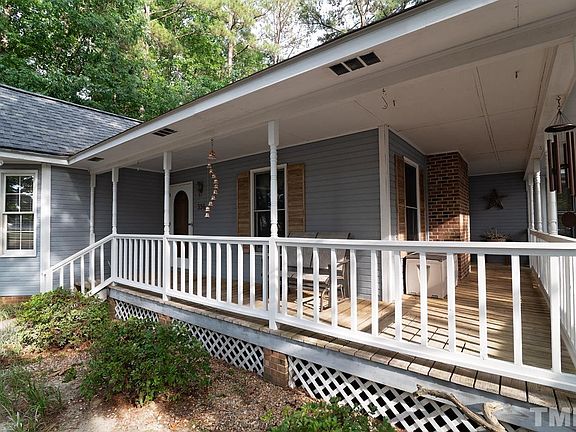 3rd image of 336 Carmil Dr
