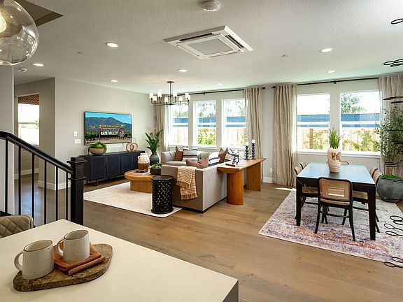 Designed to be versatile, welcoming, the absence of dividing walls creates a sense of spaciousness,