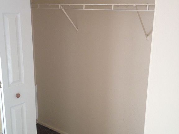 4th image of 140 Bourne Ave APT 1