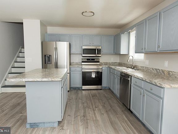 5th image of 256 Moonlight Ln
