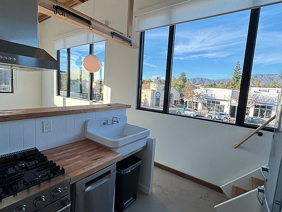 5th image of 330 W Bonita Ave #1