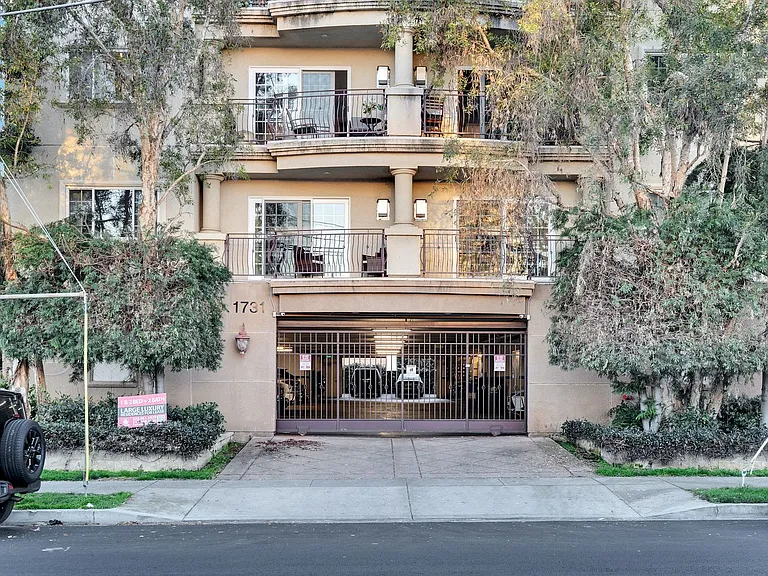 1731 Corinth Ave #201 — Photo 16