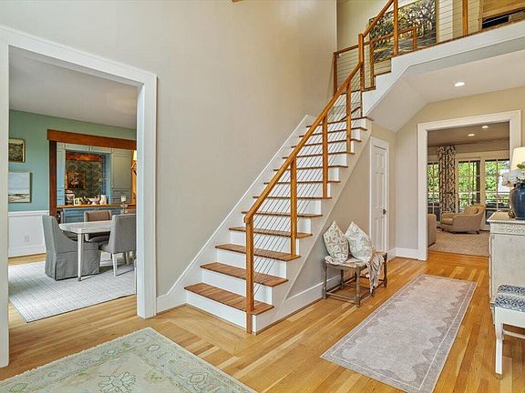 4th image of 1054 Canterbury Ln