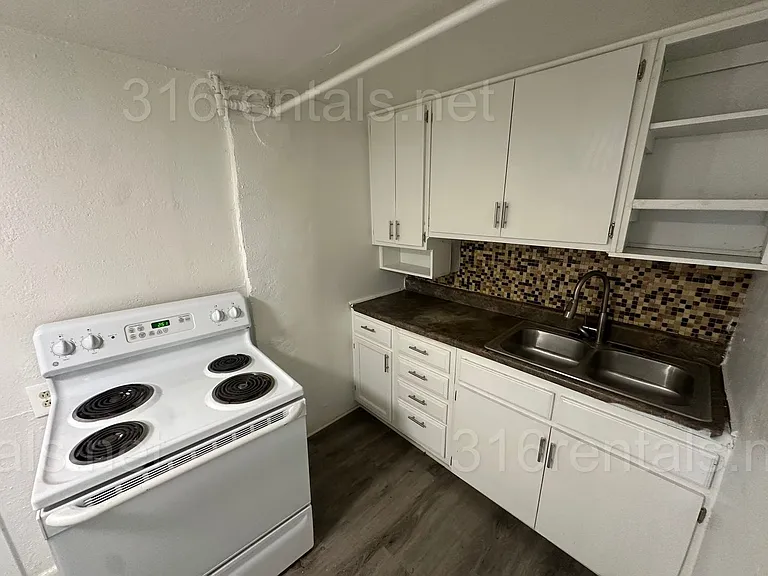 1801 S Glenn St — Photo 11