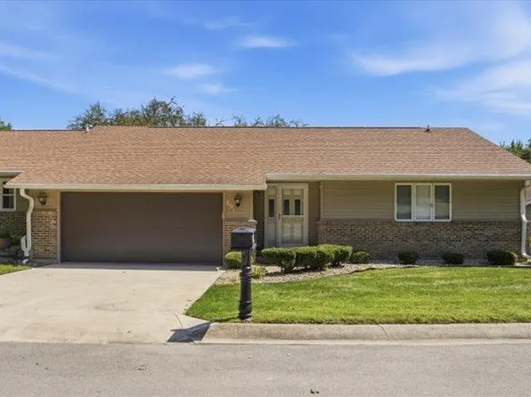 801 Quail Ridge Dr, Freeport, IL 61032