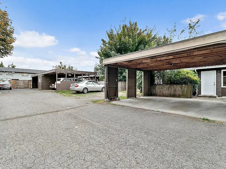 417 22nd St SE #D — Photo 23