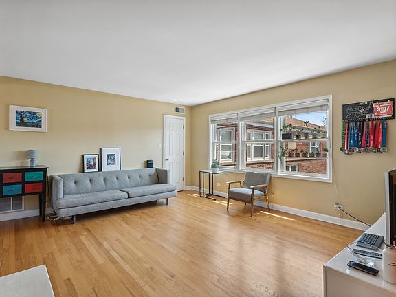 5th image of 2914 W Berwyn Ave Unit 3
