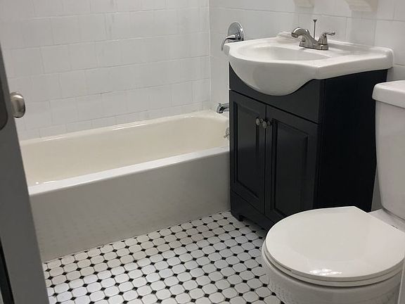 4th image of 641 Lincoln Ave APT 32