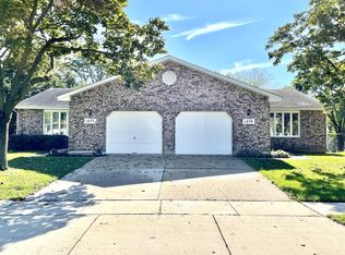 1277 Getzelman Dr, Elgin, IL 60123