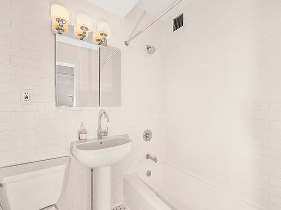 5th image of 426 W 49th St APT 1D