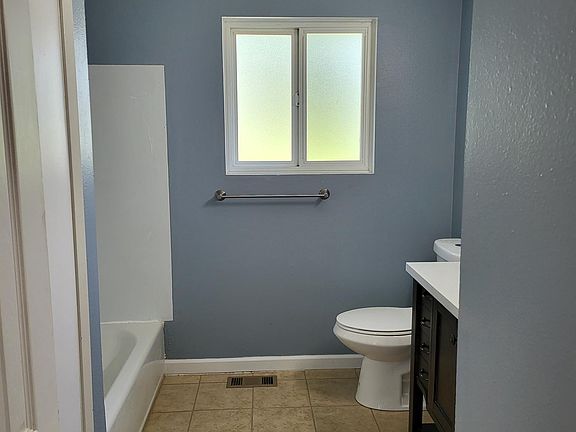 3rd image of 2111 E Viewmont Dr