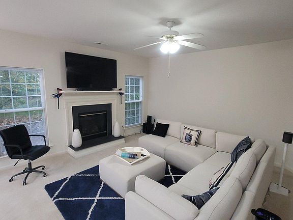 3rd image of 129 Encore Ct