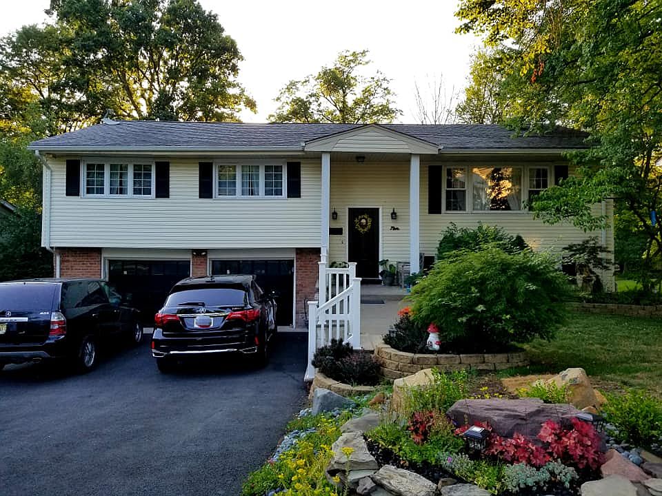 1st image of 10 Colonial Woods Dr