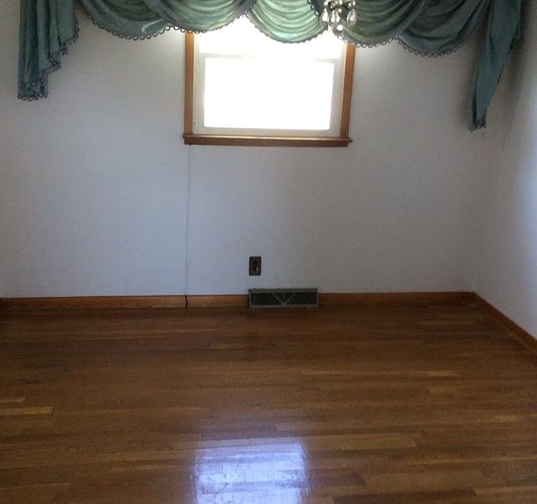1st image of 805 Hinton Dr