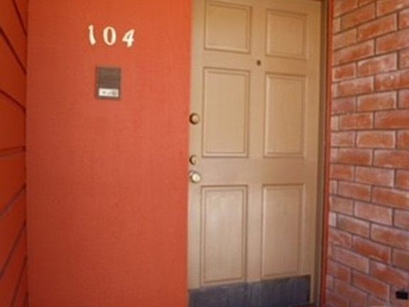 3rd image of 479 S Bedford Dr #4