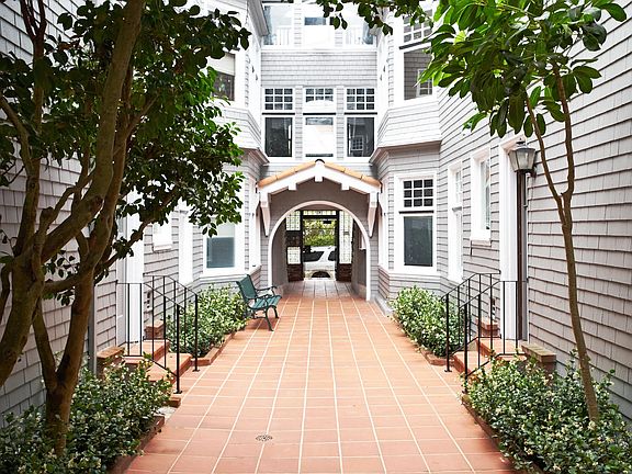 2nd image of 833 Ashbury St APT 9
