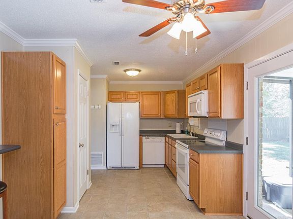 5th image of 3075 Newton Dr