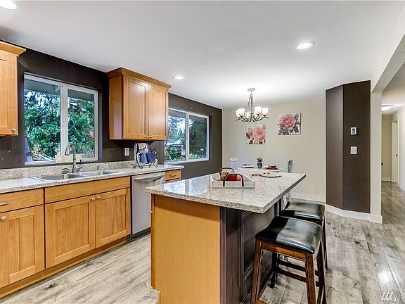 2nd image of 9510 206th Ave E