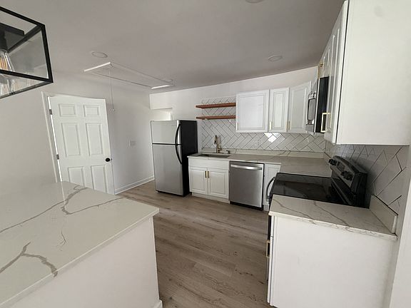 4th image of 519 Elgin St