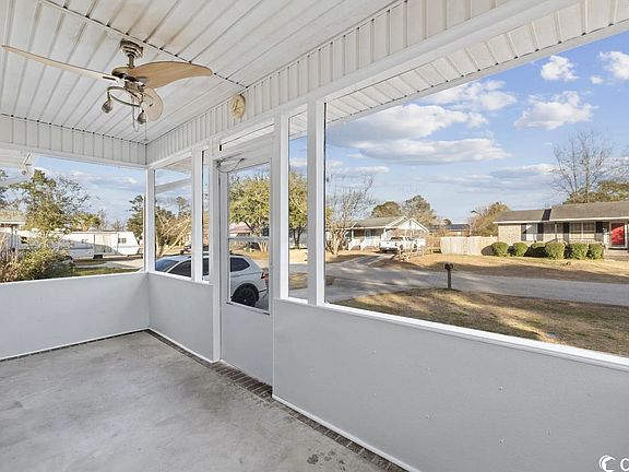 Screened in porch - Front