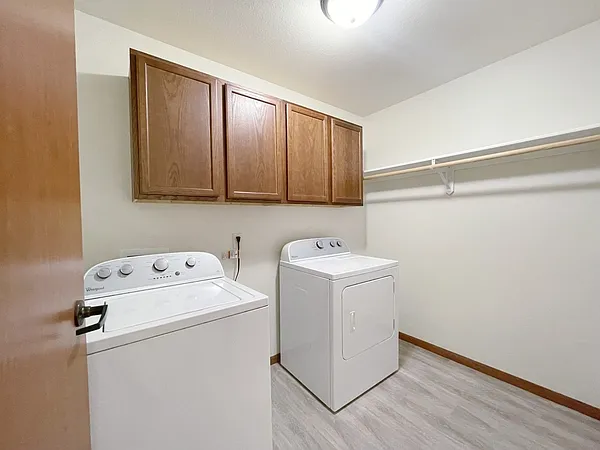 Kenwood on 5th Apartments — Photo 30
