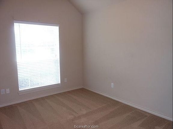 5th image of 906 Crystal Dove Ave