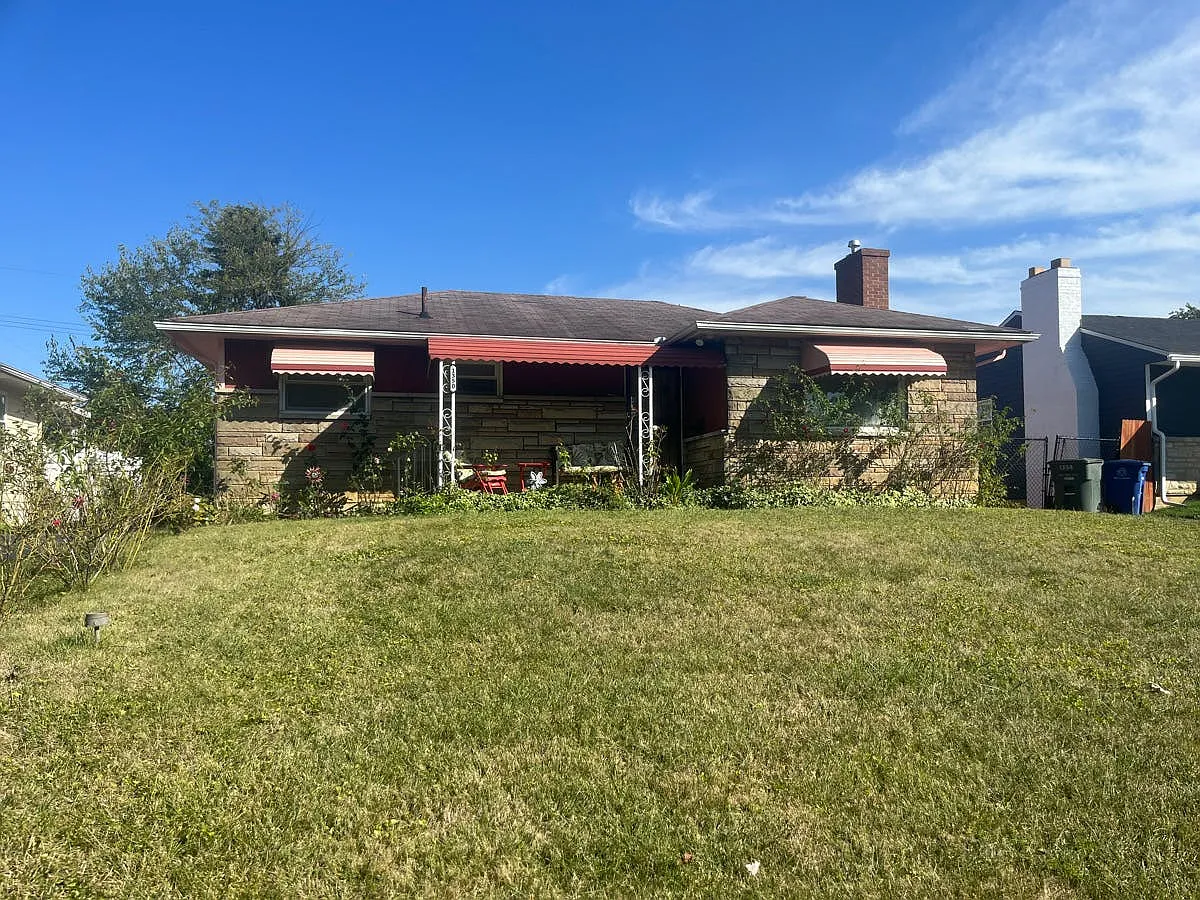 1350 Kelton Ave photo 1