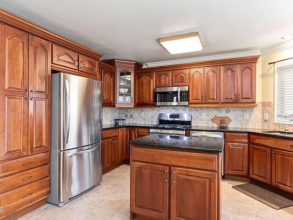 5th image of 281 Honeysuckle Court #2801