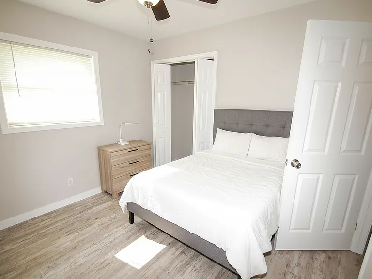 1710 Drake Ave — Photo 2