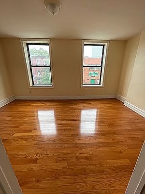 3rd image of 670 Franklin Ave #2