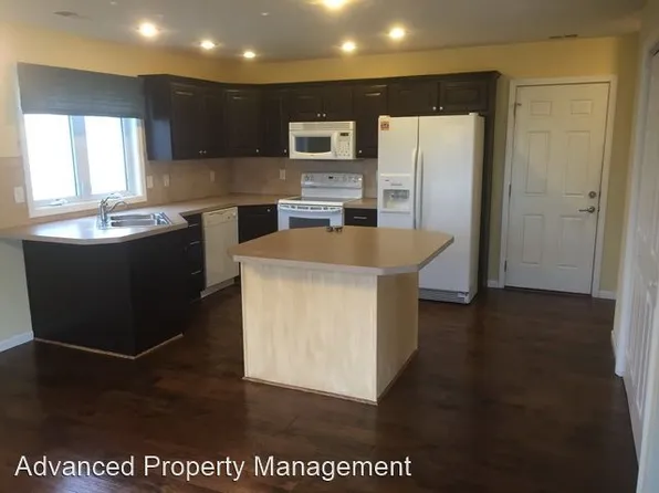 312 Brookway Dr, Manhattan, KS 66502