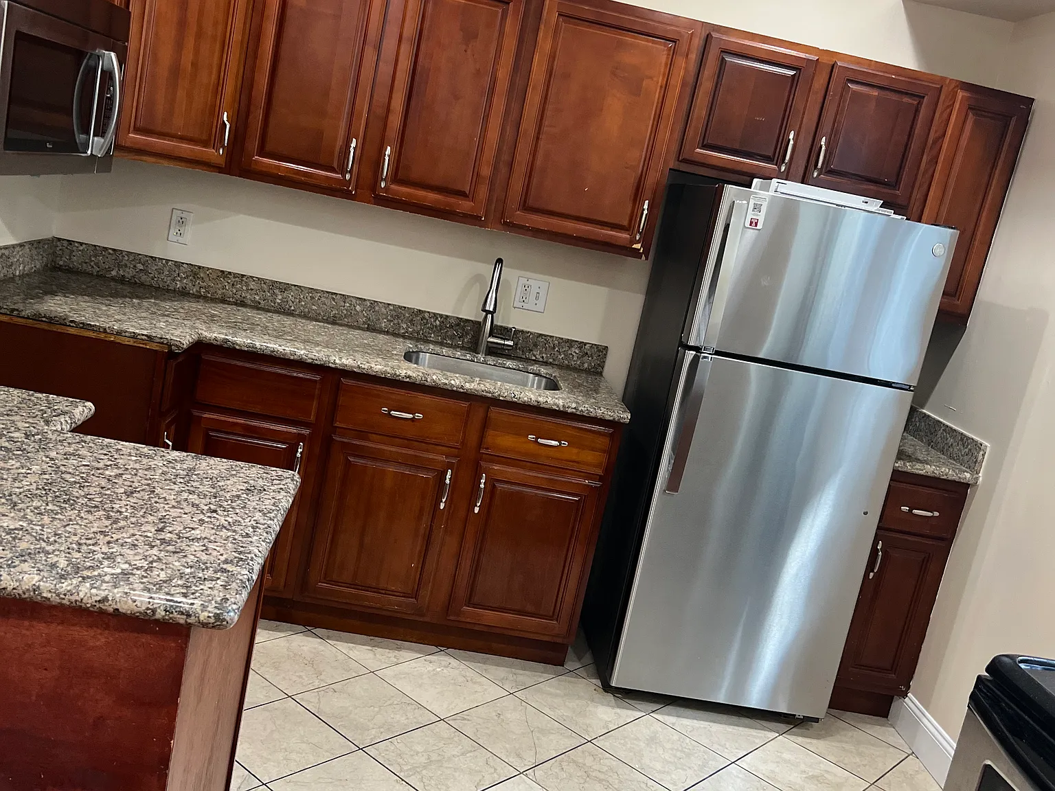 5 bed, 2000 sqft, $2,300 — Photo 1