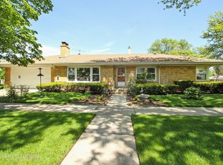 7535 Le Claire Ave, Skokie, IL 60077