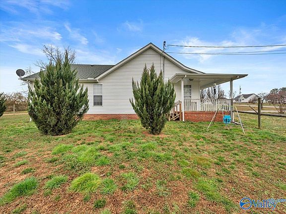 3rd image of 9 Merideth Lynn Rd