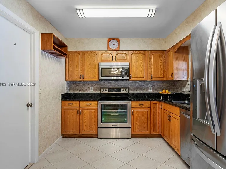 101 NE 2nd Pl — Photo 17