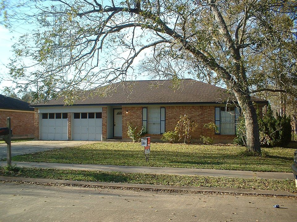Front with large pecan tree