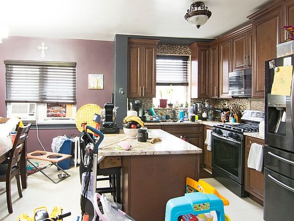 3rd image of 2042 26th St