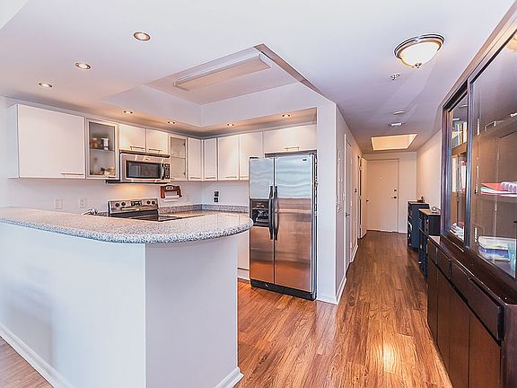 5th image of 2000 Bay Dr 203 #203