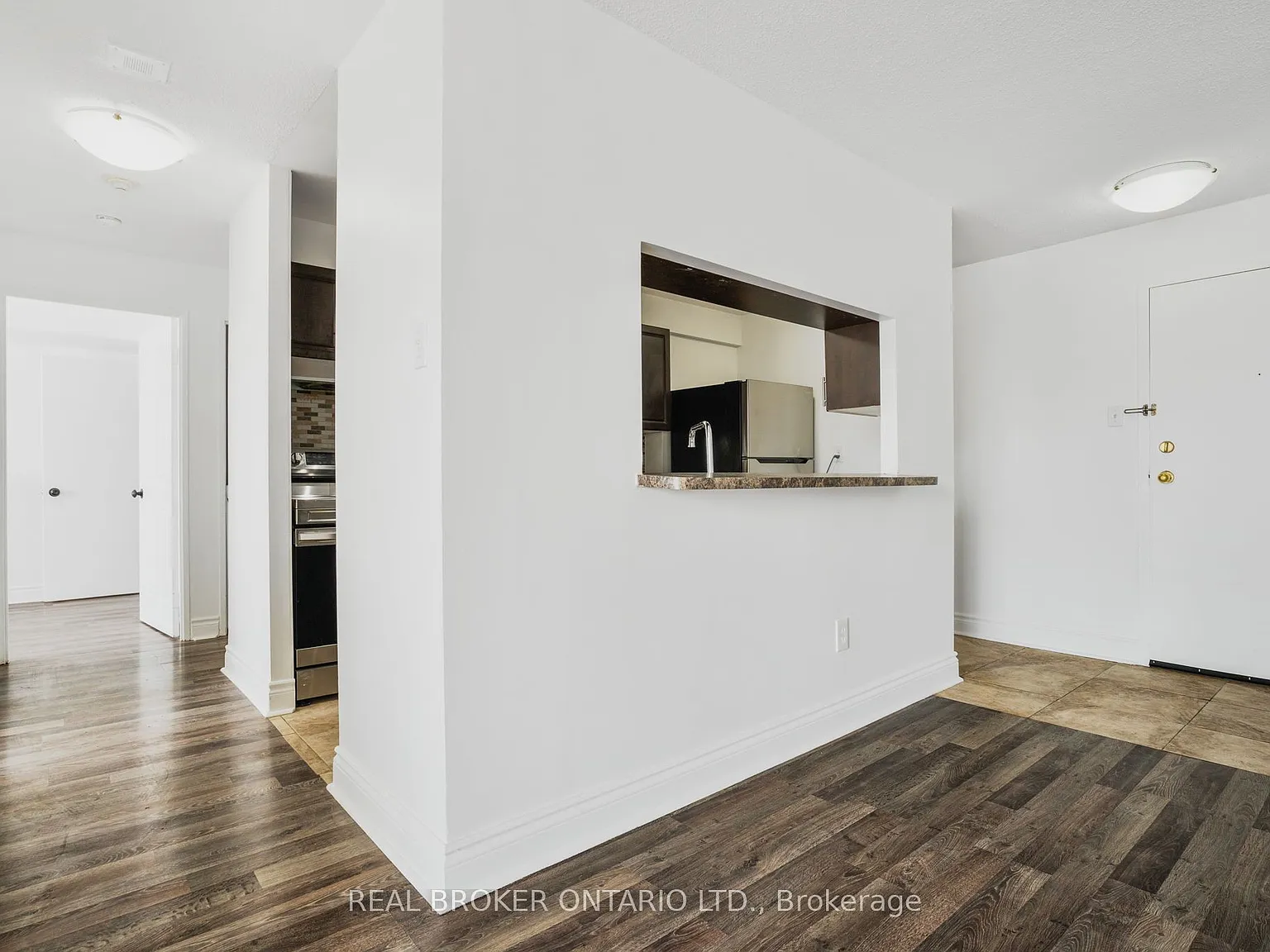 Chelsea Towers — Photo 4