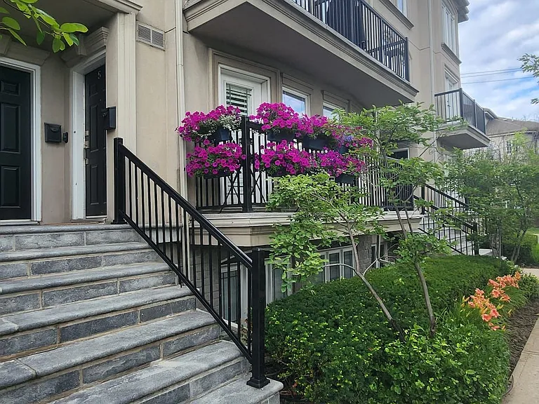 118 Finch Ave W #Townhouse 5 — Photo 3